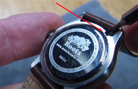 como abrir un reloj para cambiarle la pila